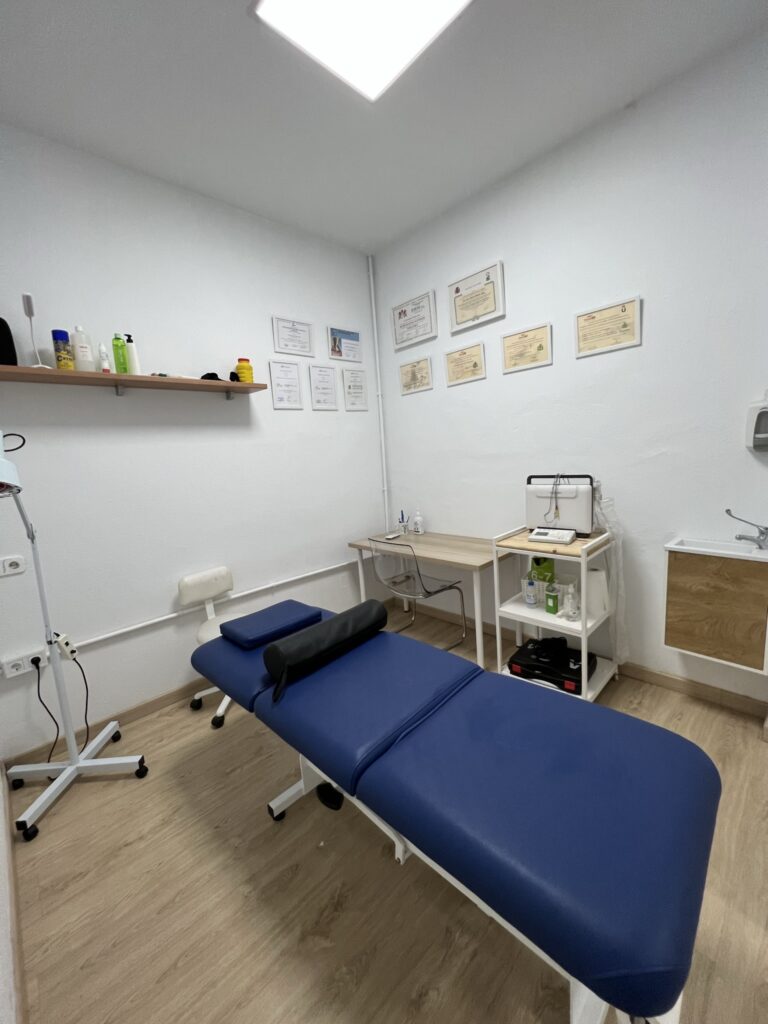 Fisioterapia en Sevilla: mejora tu salud y calidad de vida 1 camilla fisioterapia sevilla gines