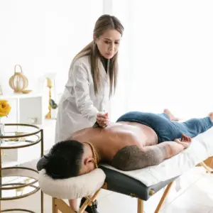 Ejercicios guiados para tratar la escoliosis
