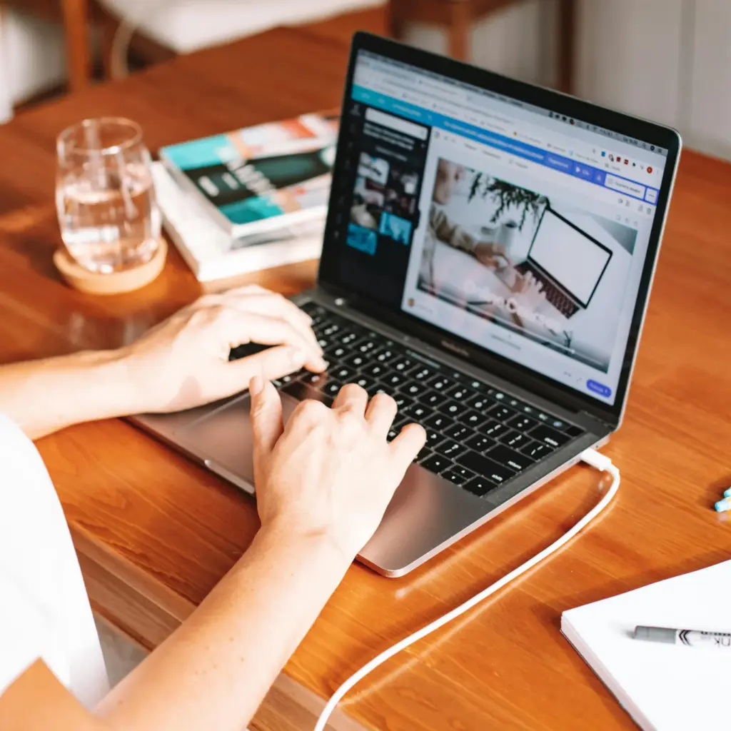 Qué es la ergonomía y cómo prevenir lesiones con ella 1 Postura adecuada según principios de ergonomía