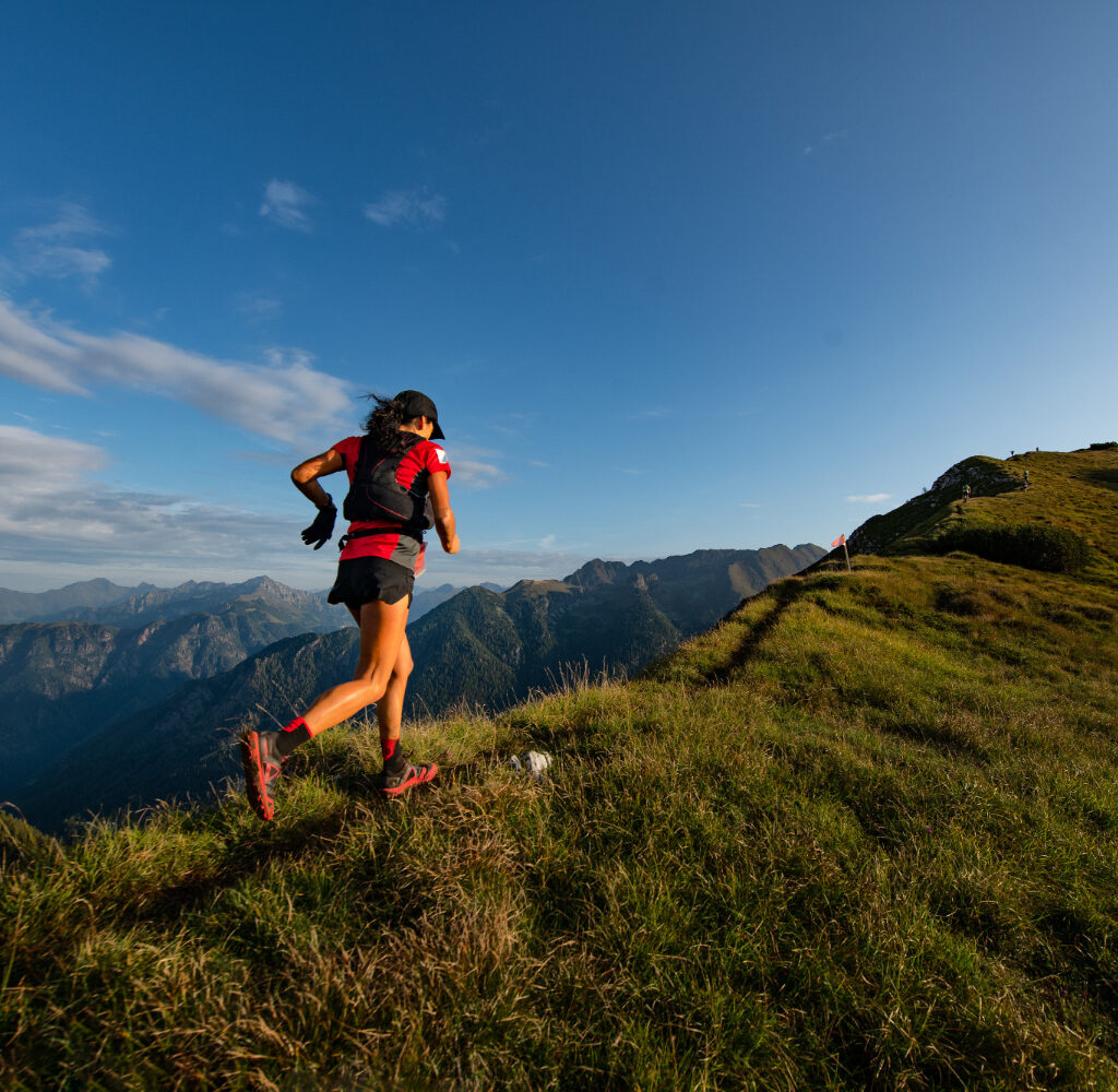 Trail Running y Senderismo: Prepara tus rodillas para conquistar la cima (y volver sin dolor) 🏔️👟 1 trail